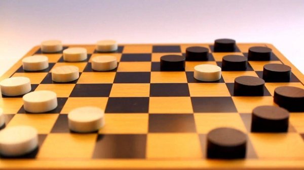 English Checkers Classic Board Game Online